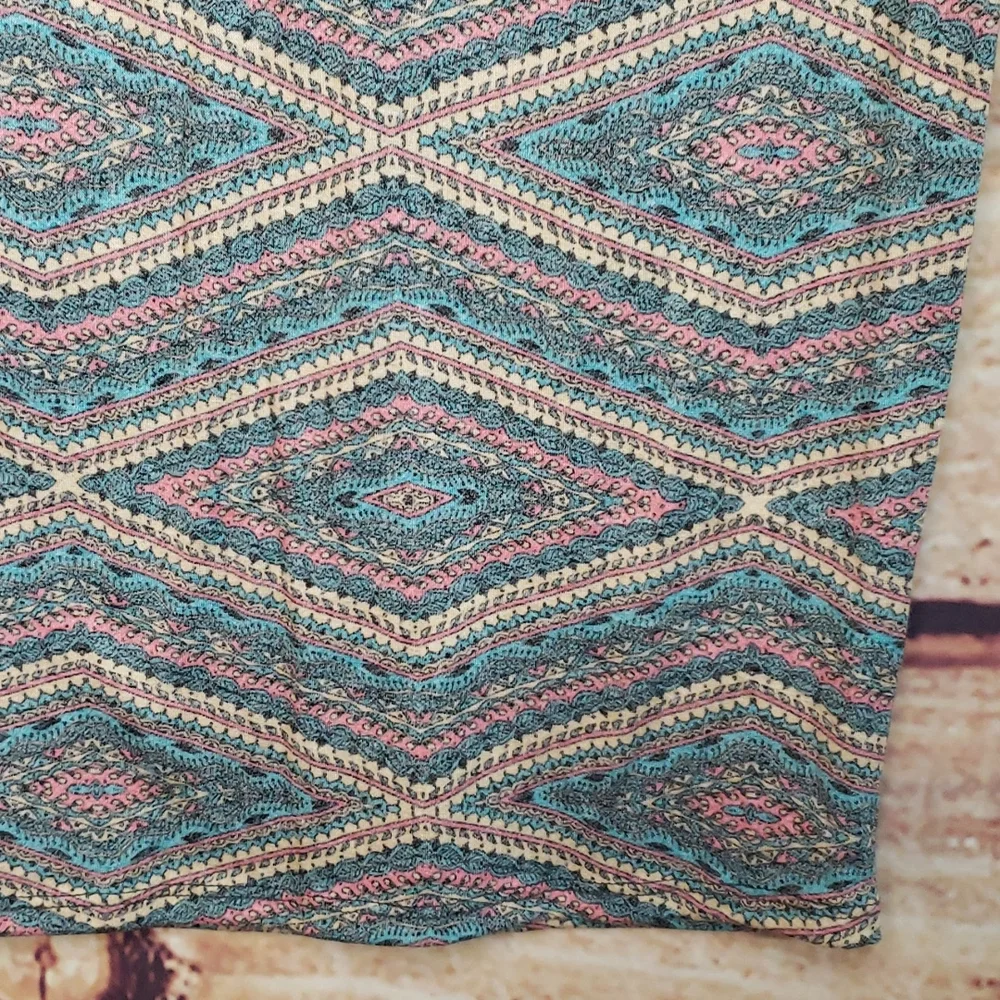 🚫⭐NWT LuLaRoe Julia Abstract Top - Picture 2 of 4